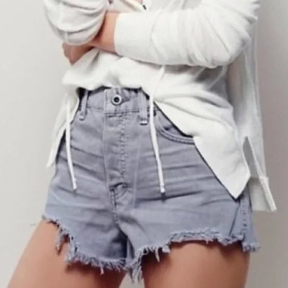 Free People New Womens Size 29 High Rise Button Fly‎ Raw Hem Cloudy Grey Shorts